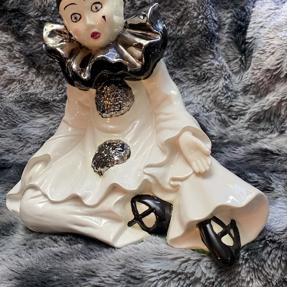 Black and White Sitting Pierrot Clown - Picture 10 of 16